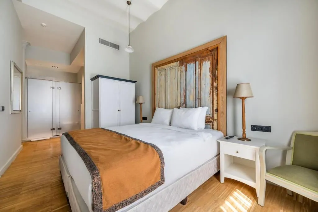 Image 6 of Spacious Flat in Galata