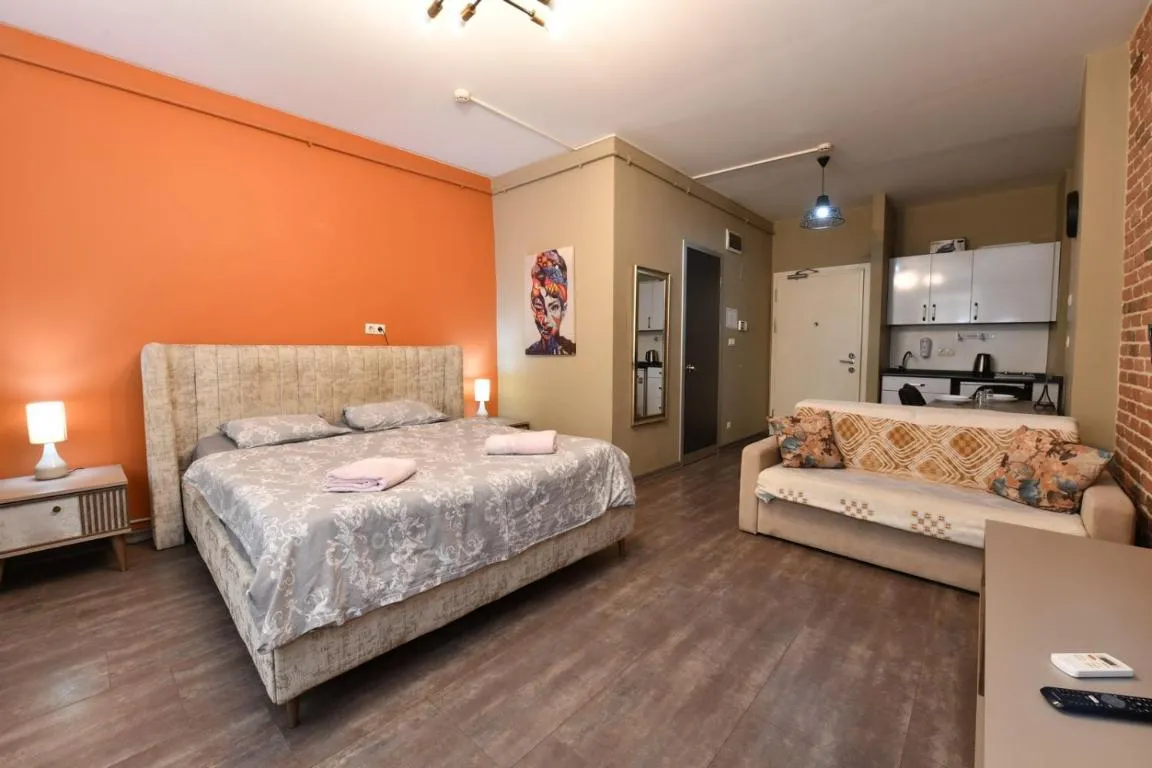Image of Suite 94 3