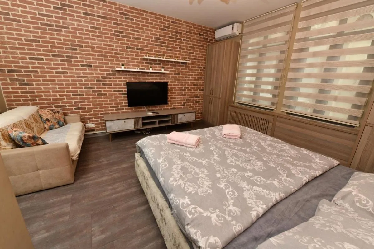 Image 3 of Suite 94 3