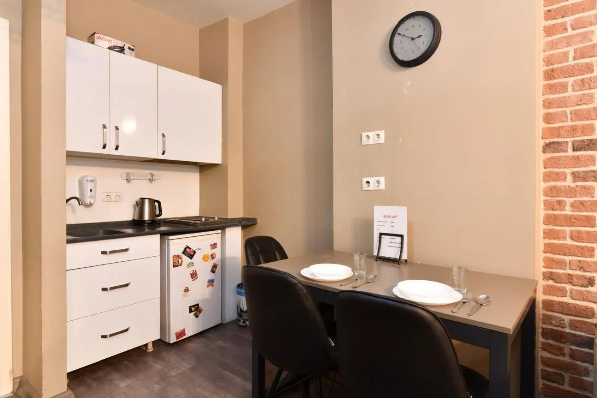 Image 2 of Suite 94 3