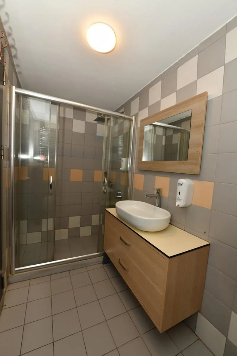 Image 3 of Suite 94 5