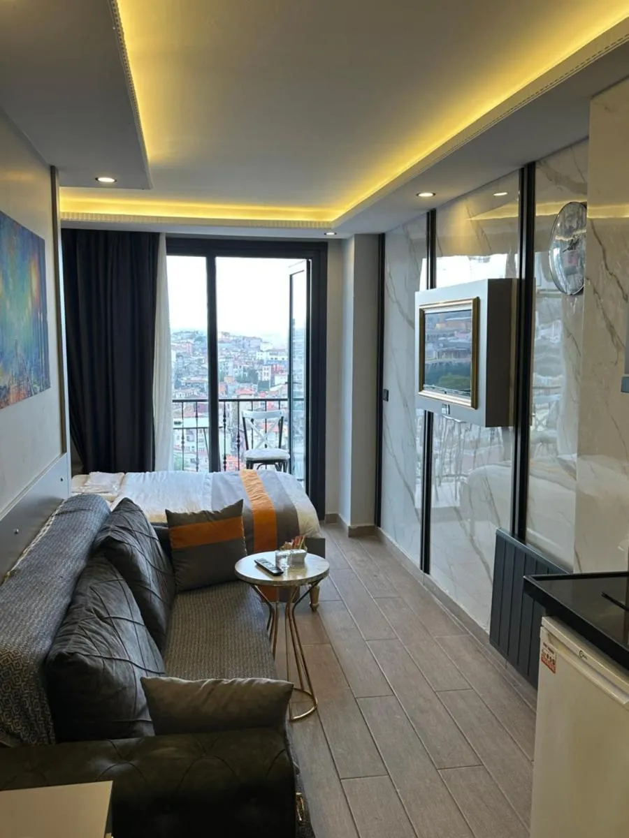 Image 2 of Taksim Larissa hotel suites