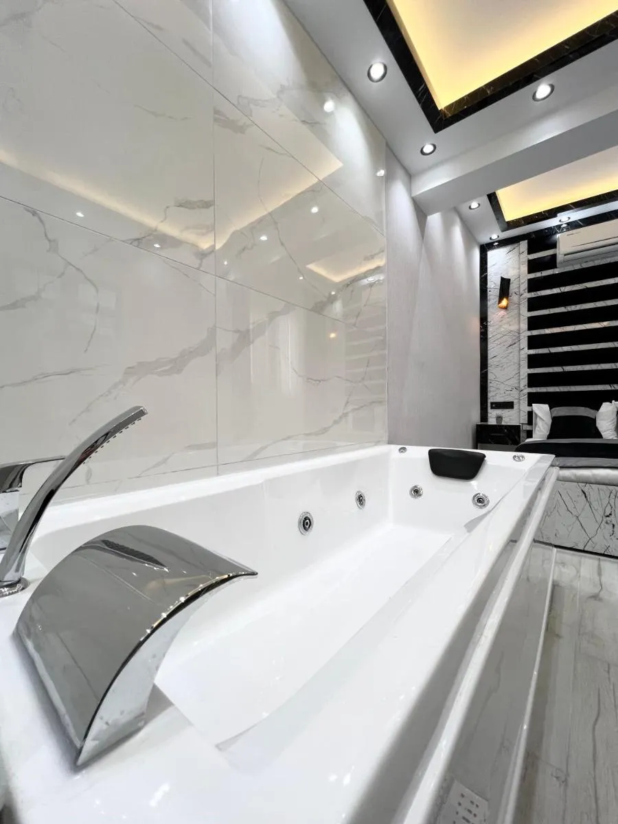 Image 4 of Taksim Larissa hotel suites