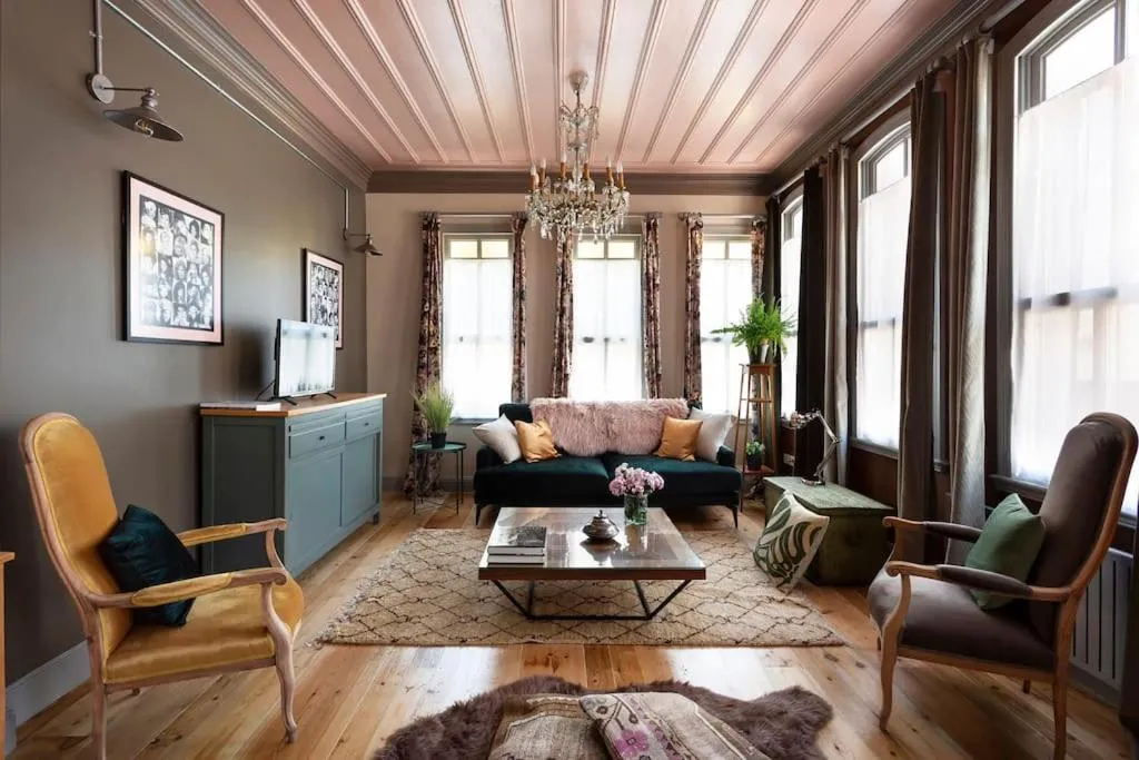 Image 2 of Tastefully decorated house in Old city – Rose