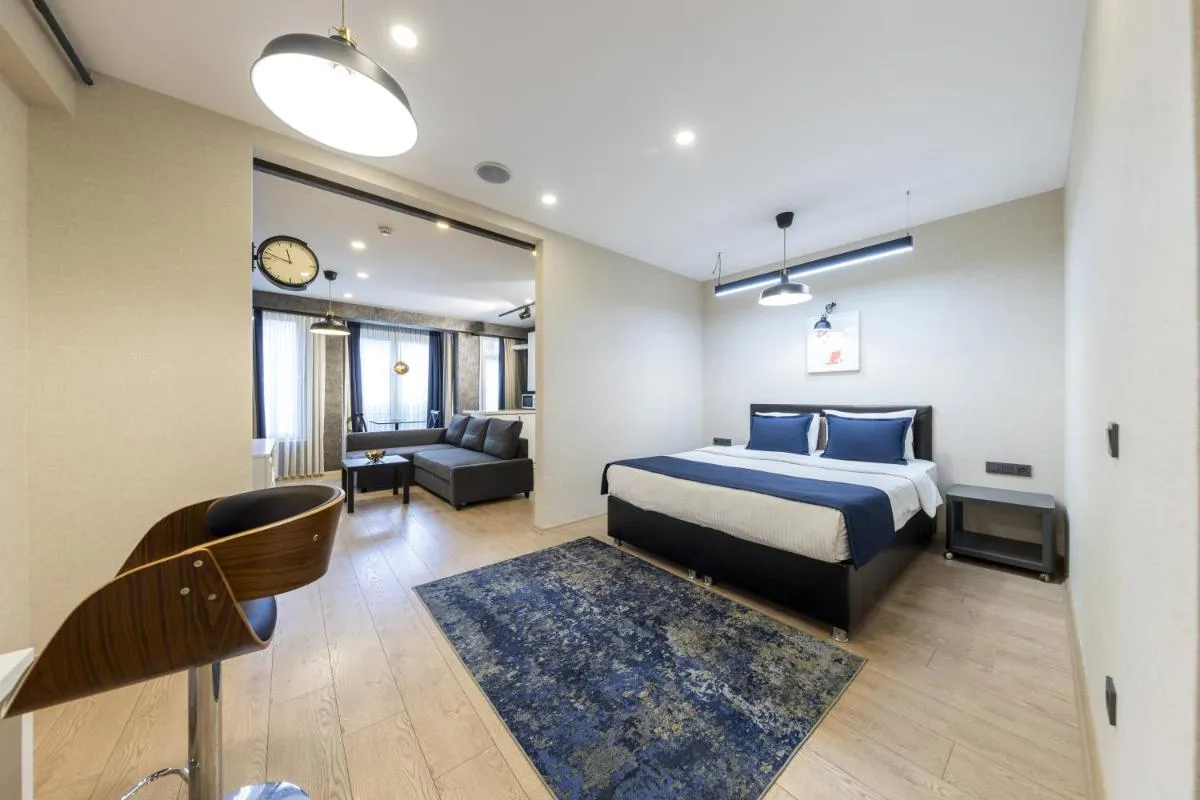 Image 1 of The Business Class Suit Karakoy