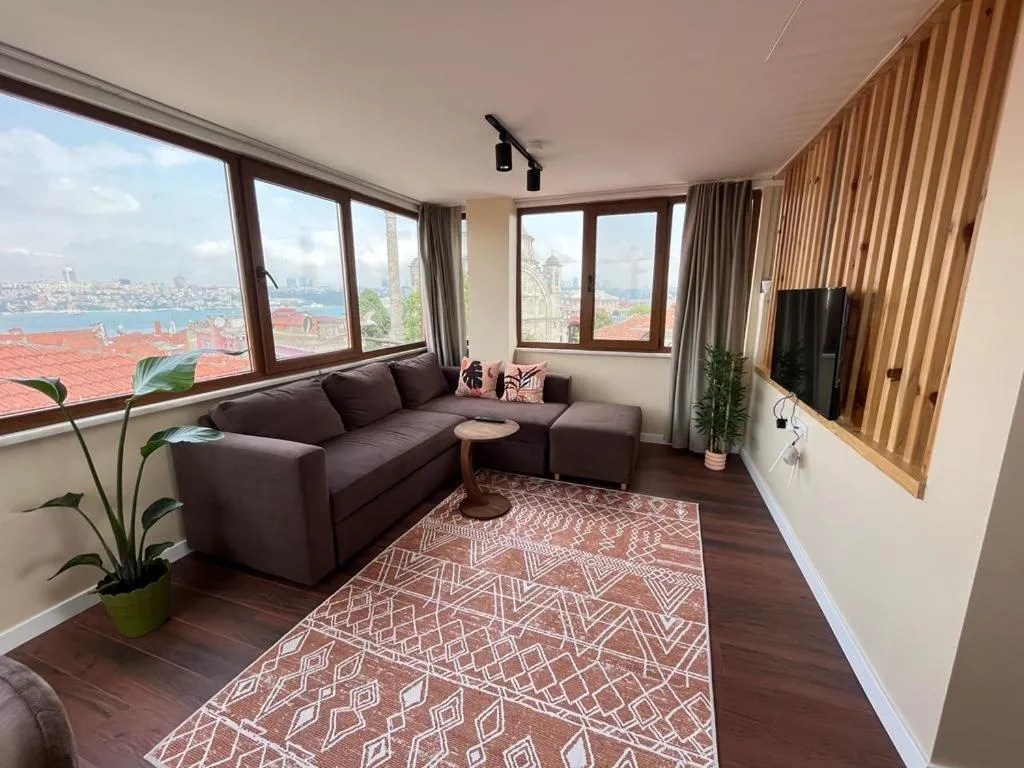 Image 4 of The pillo loft