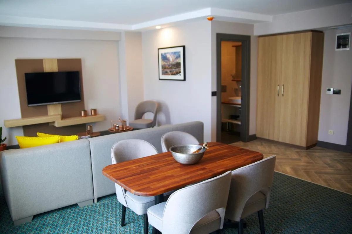 Image 5 of Tophane Suites