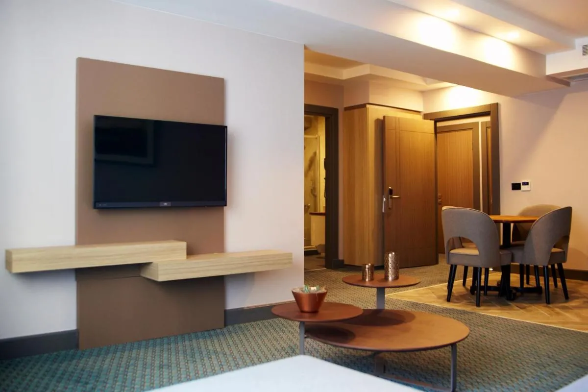 Image 3 of Tophane Suites