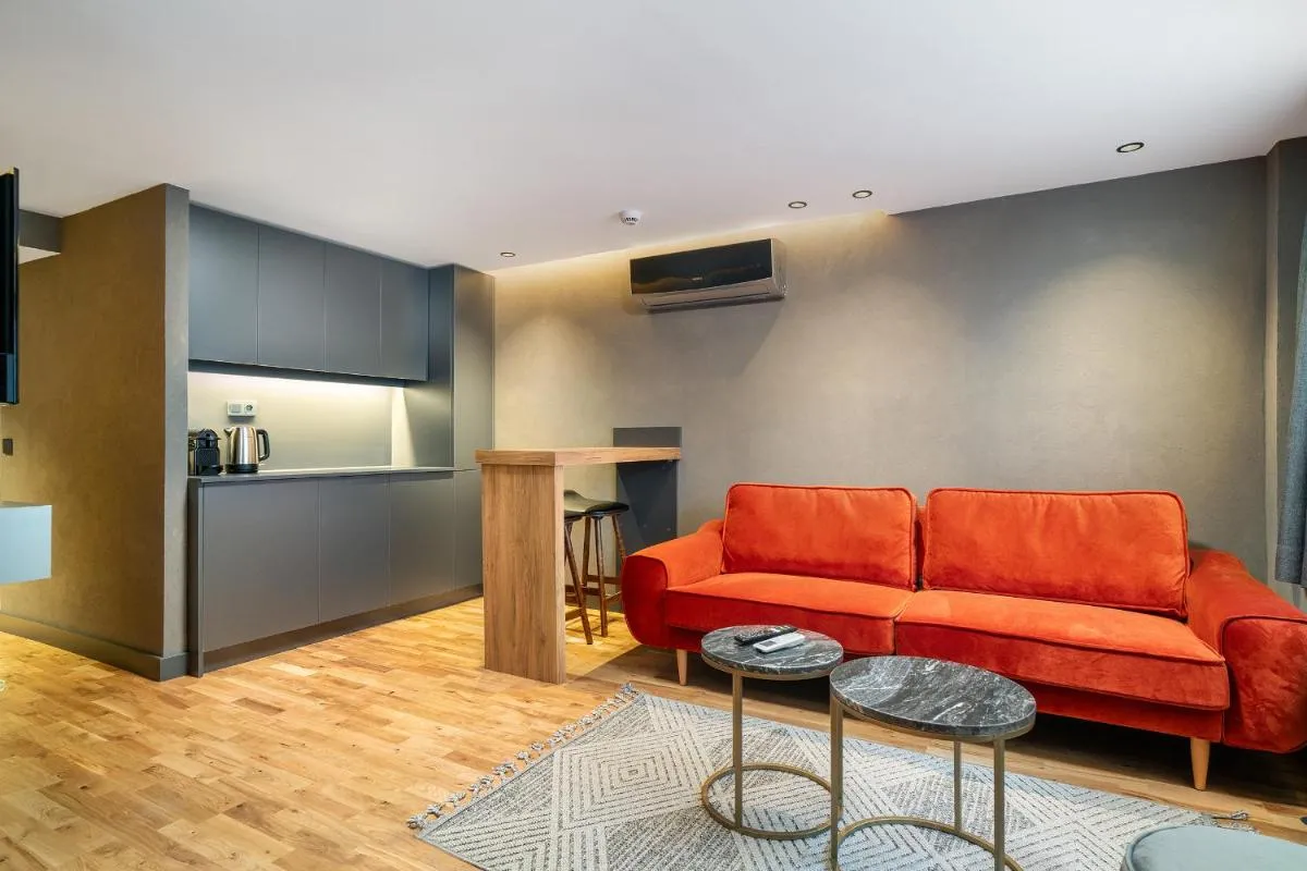 Image 3 of Urban Quarters No.1