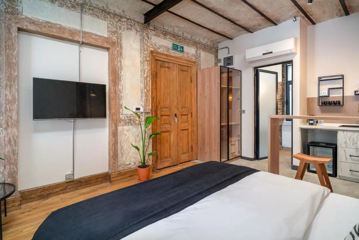 Image 3 of Urban Quarters No.3