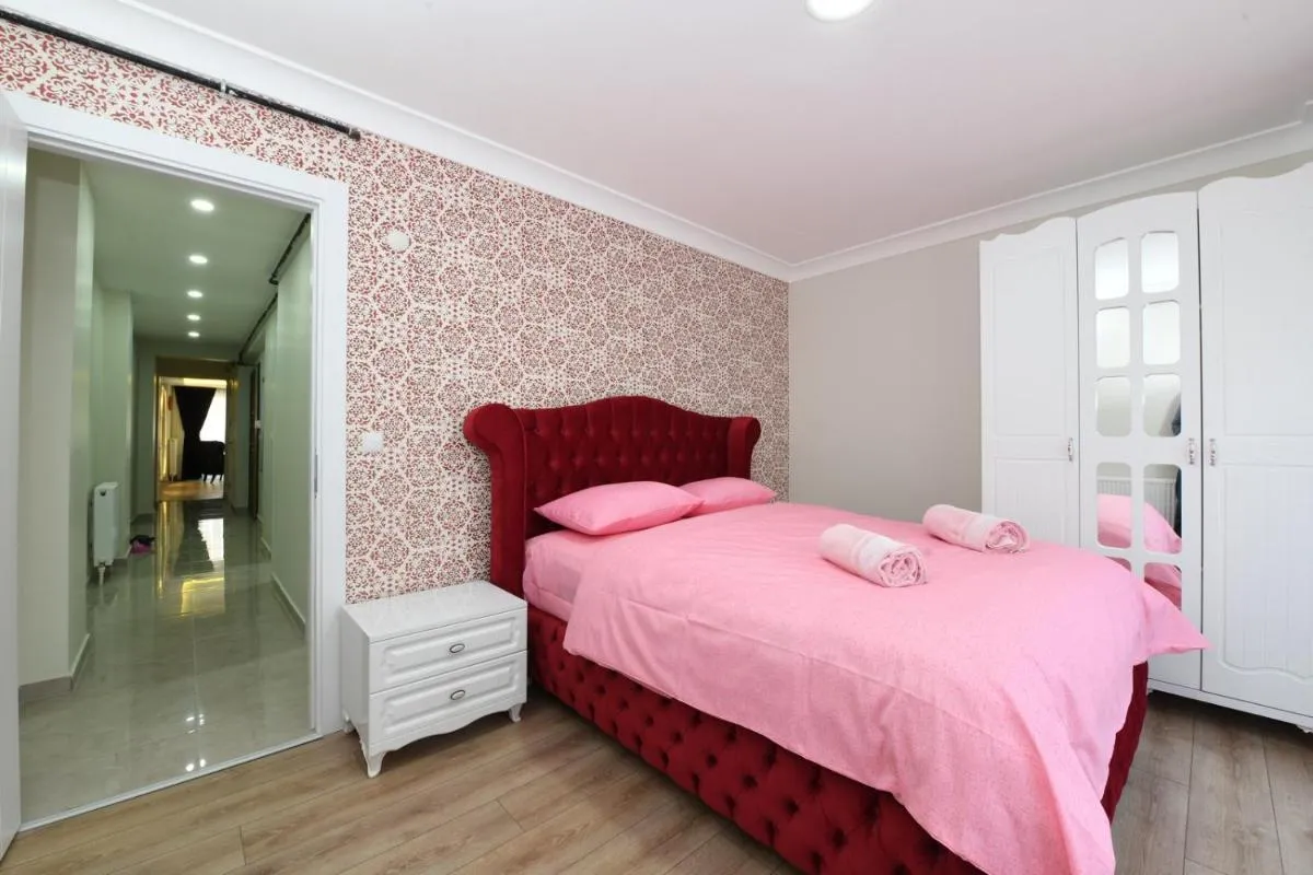 Image 1 of Uzay Suite 2