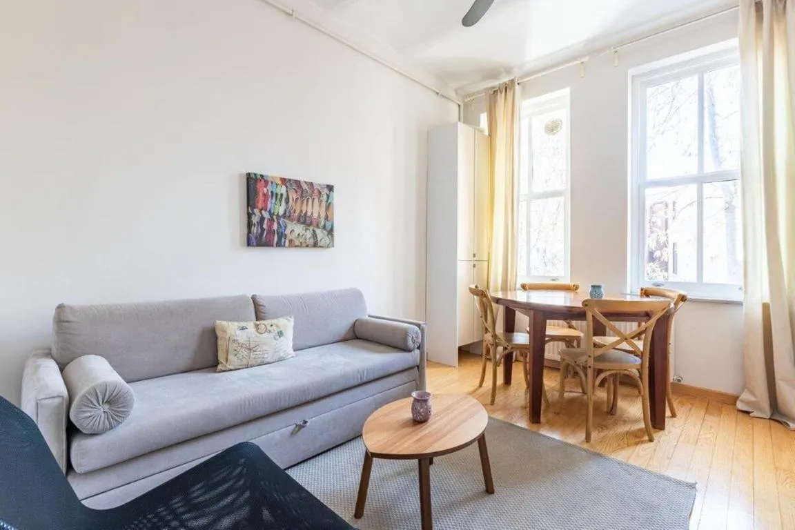 Image of Warm Cozy Charming 2bd2bath Galatatower Gem! #256