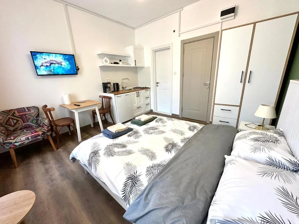 Image 6 of Yellowhouse Room 3