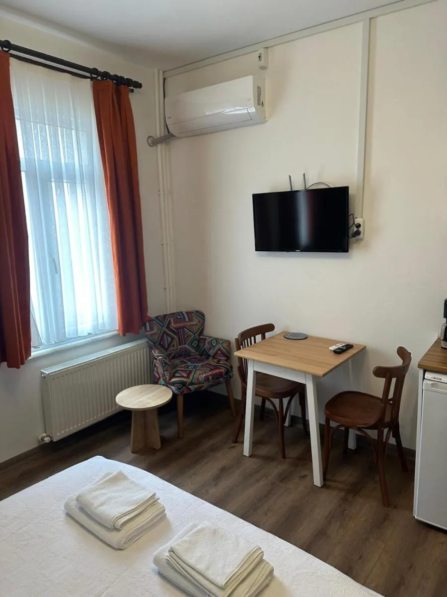 Image 4 of Yellowhouse Room 3