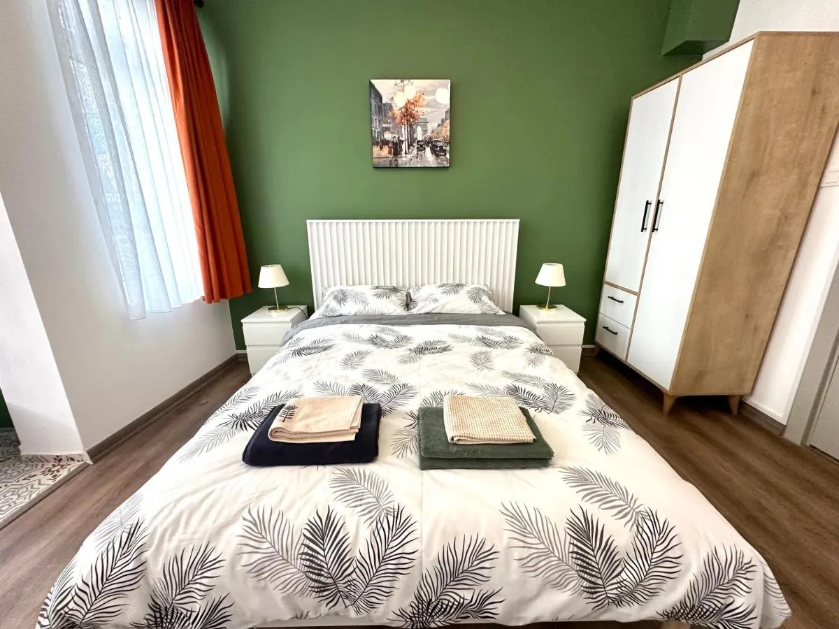 Image 5 of Yellowhouse Room 4