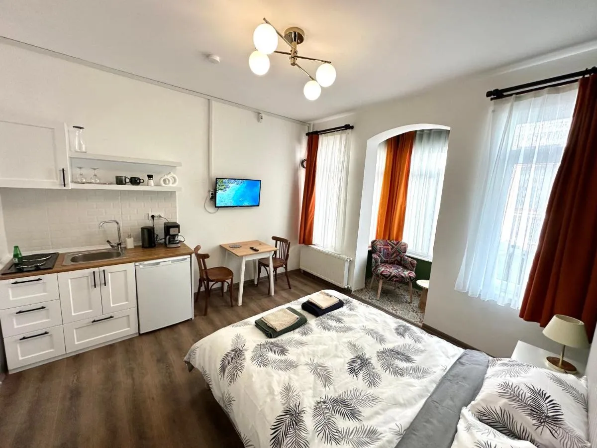 Image 2 of Yellowhouse Room 4