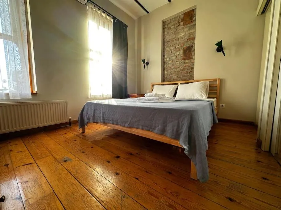 Image 2 of 2Br, 2Ba 3rd floor of Historical Building, Galata