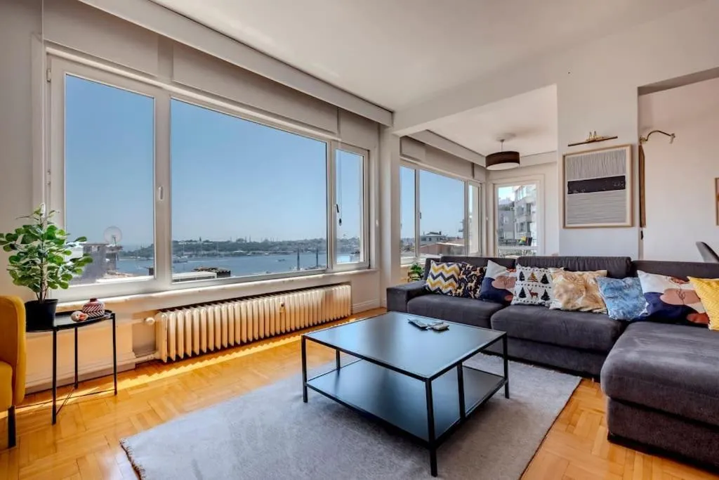 Image of 5-Bedroom Apartment with Sea View