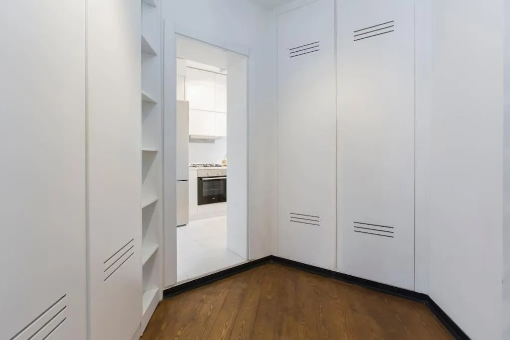 Image 3 of Architect Jonas generous 85 sqm apartment full of Art