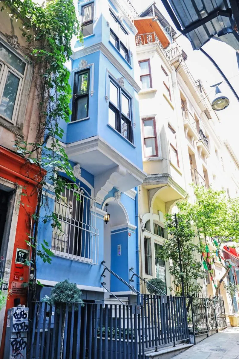 Image 3 of BLUE PERA HOUSE