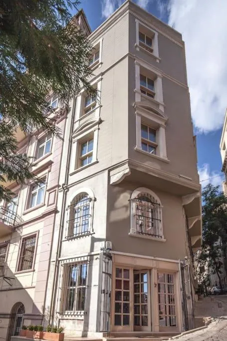 Image 3 of Baylo Suites
