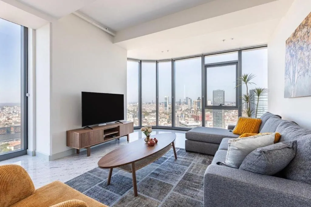 Image of Beautiful Bright Deluxe 1bd Condo Poolviews! #311