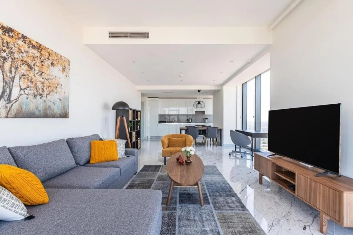 Image 2 of Beautiful Bright Deluxe 1bd Condo Poolviews! #311