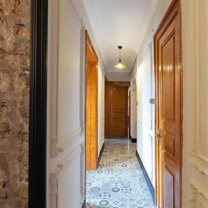 Image 1 of Beyoğlu’nda 4+1 ferah, manzaralı tarihi daire