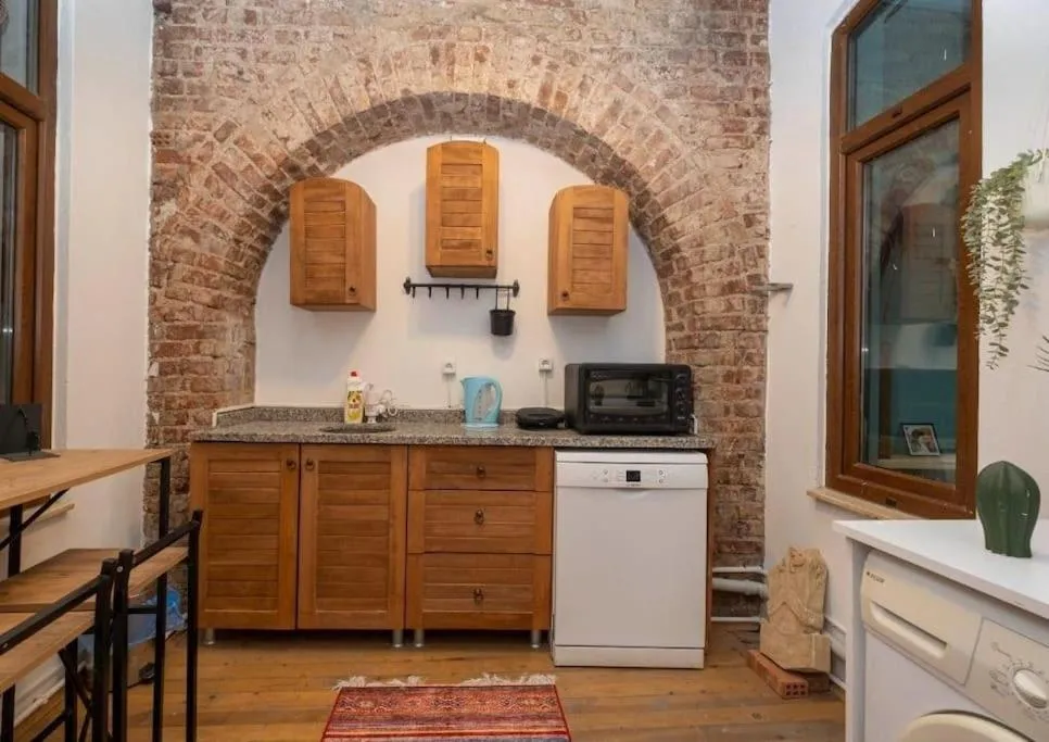Image 2 of Big historical flat in Istanbul Galata
