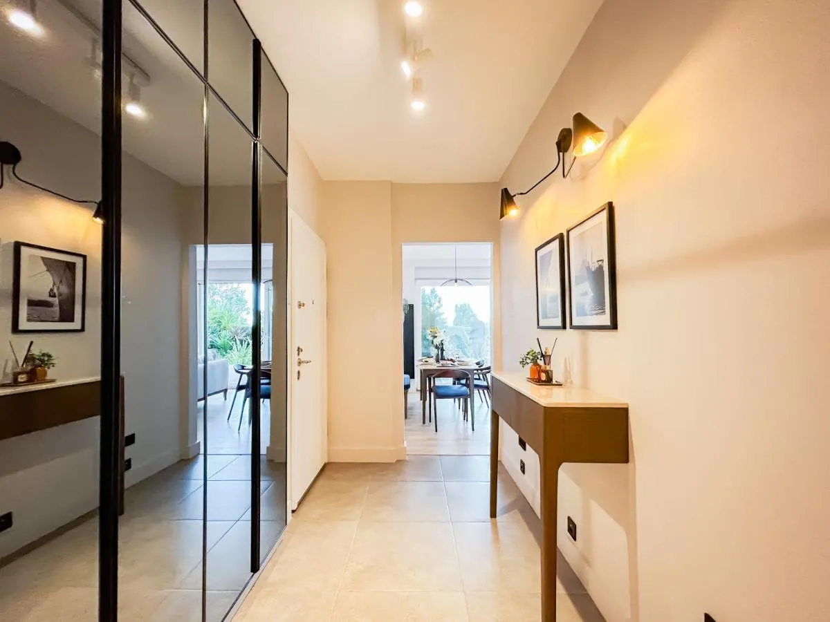 Image 3 of Bosphorus Panoroma Designer Suite, optional butler