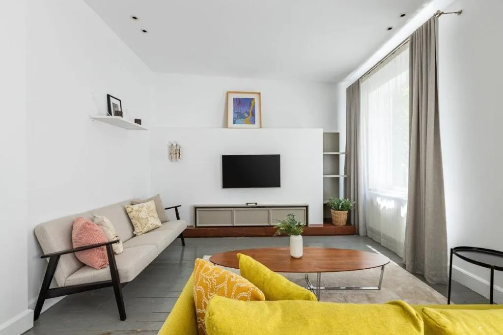 Image of Bright Central Cool 2bed 2 Bath Airy Home #353