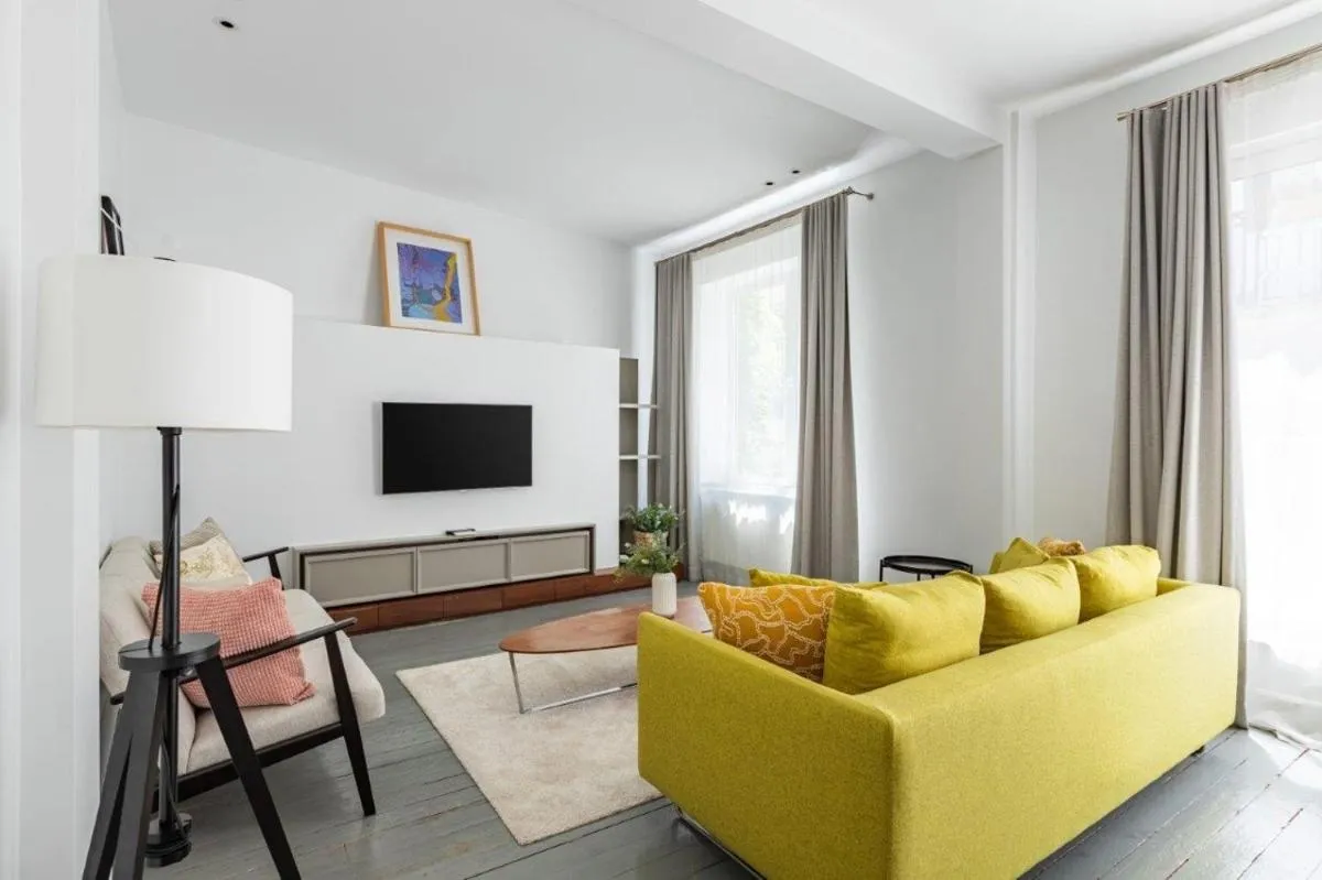 Image 1 of Bright Central Cool 2bed 2 Bath Airy Home #353