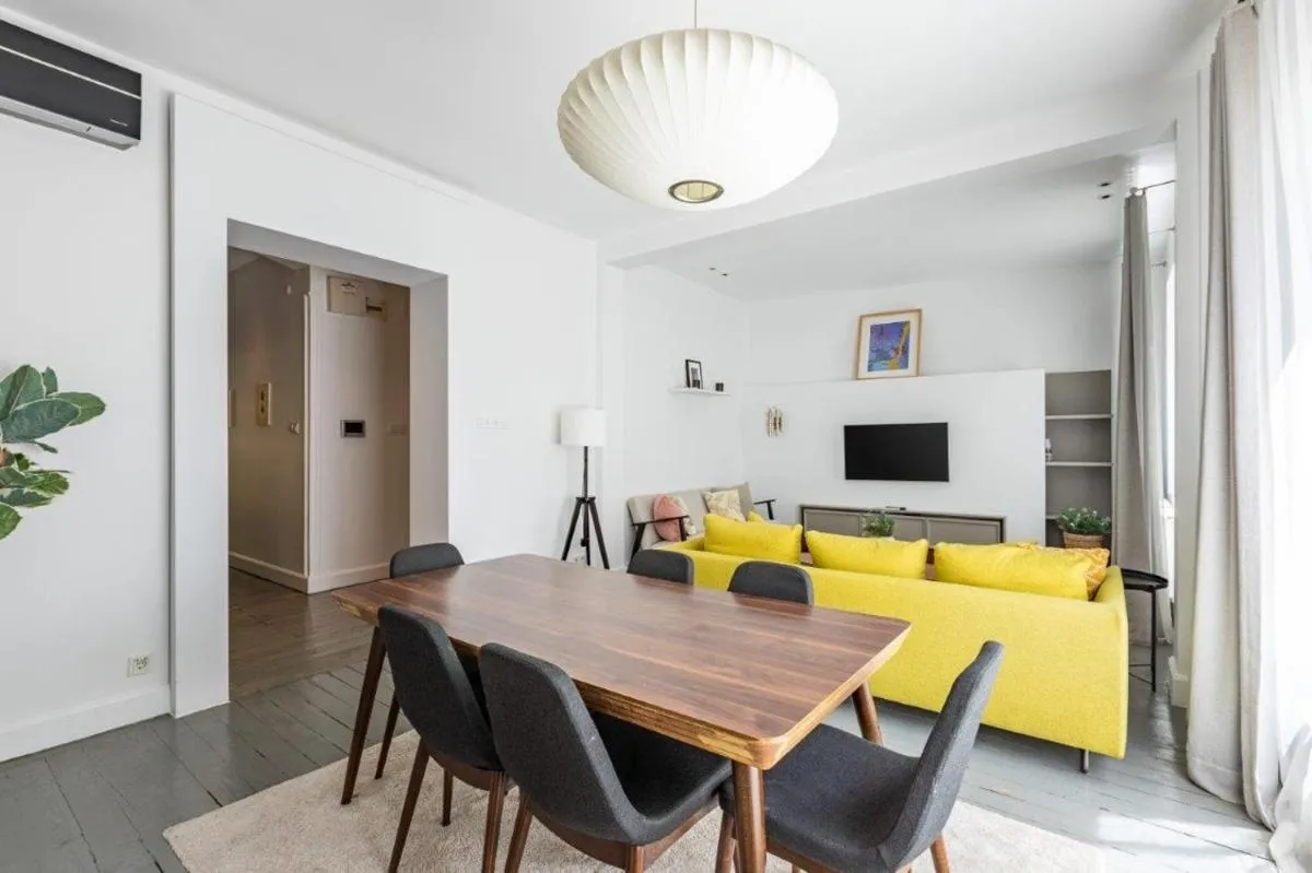 Image 4 of Bright Central Cool 2bed 2 Bath Airy Home #353