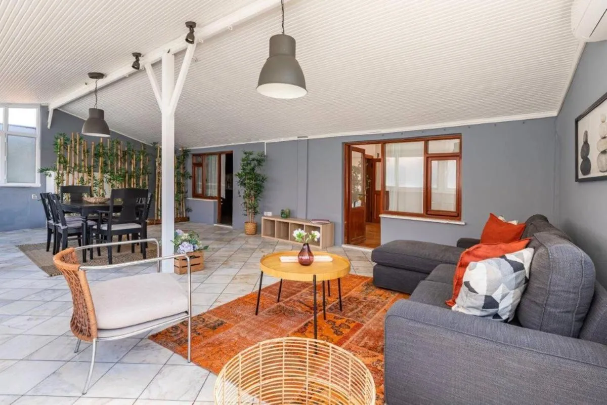 Image 1 of Bright Gorgeous Airy 4bd2bath Central Pad! #348