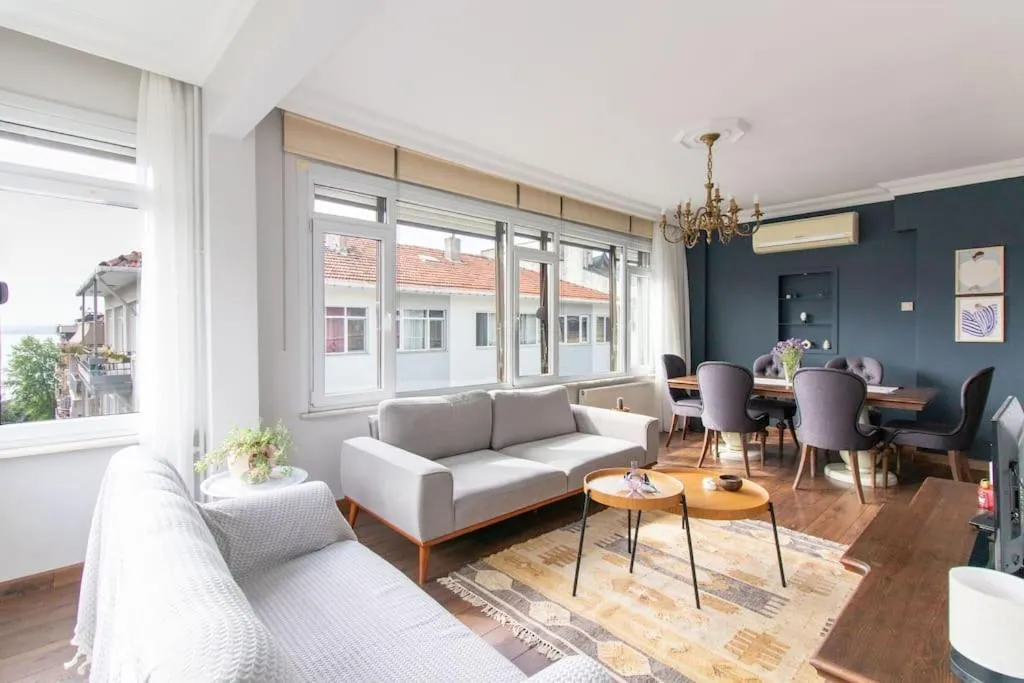 Image of Bright Vibrant 3BR Haven near Sea and Prime Locale