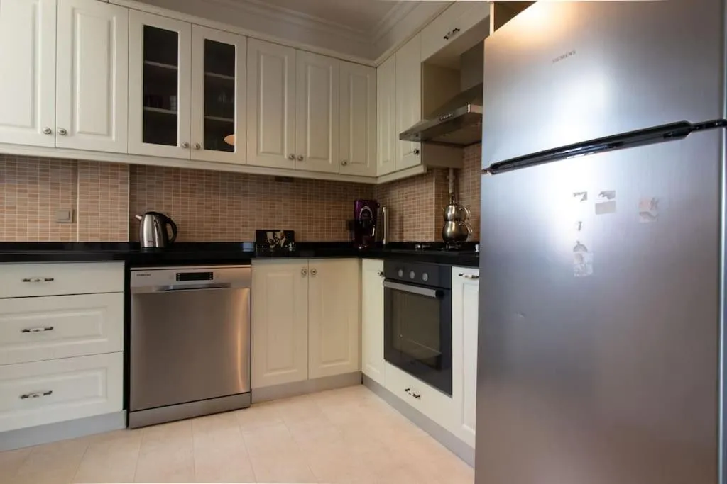Image 2 of Bright Vibrant 3BR Haven near Sea and Prime Locale