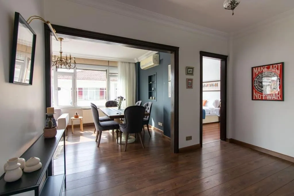 Image 3 of Bright Vibrant 3BR Haven near Sea and Prime Locale