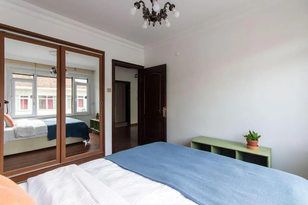 Image 5 of Bright Vibrant 3BR Haven near Sea and Prime Locale