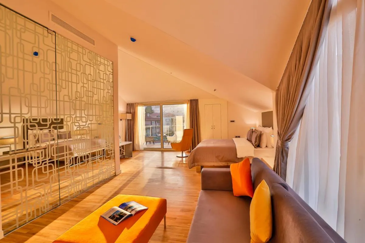 Image 1 of Business Life Hotel