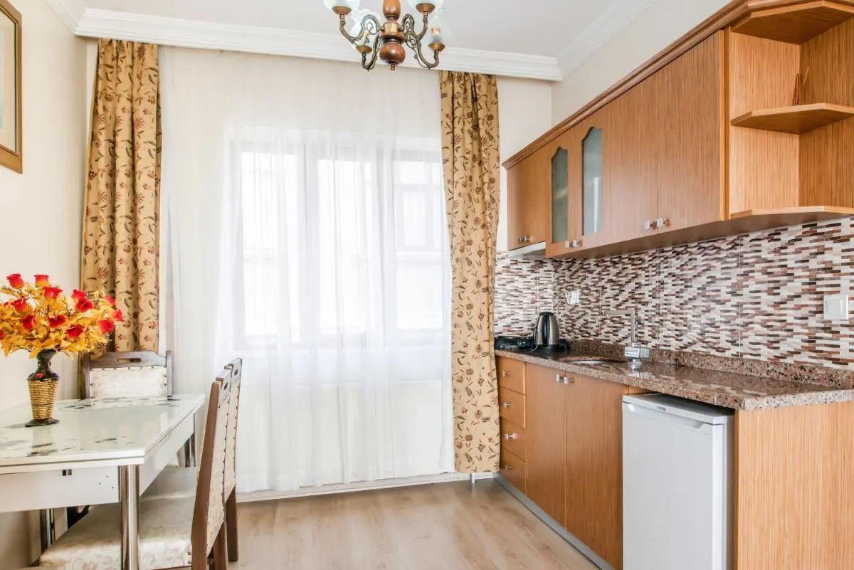 Image 4 of Camelot Apartment