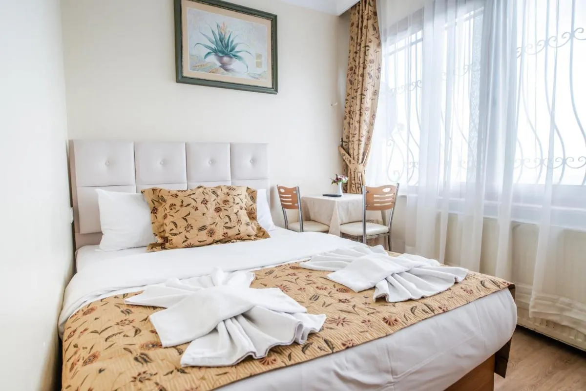 Image 5 of Camelot Apartment