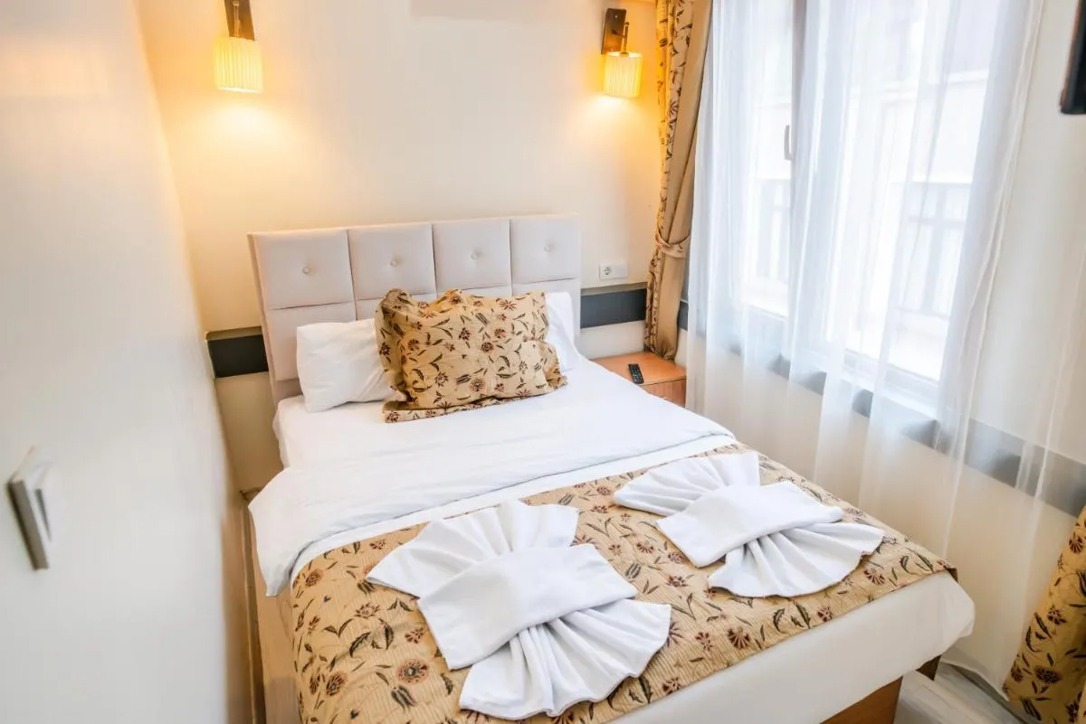 Image 2 of Camelot Apartment
