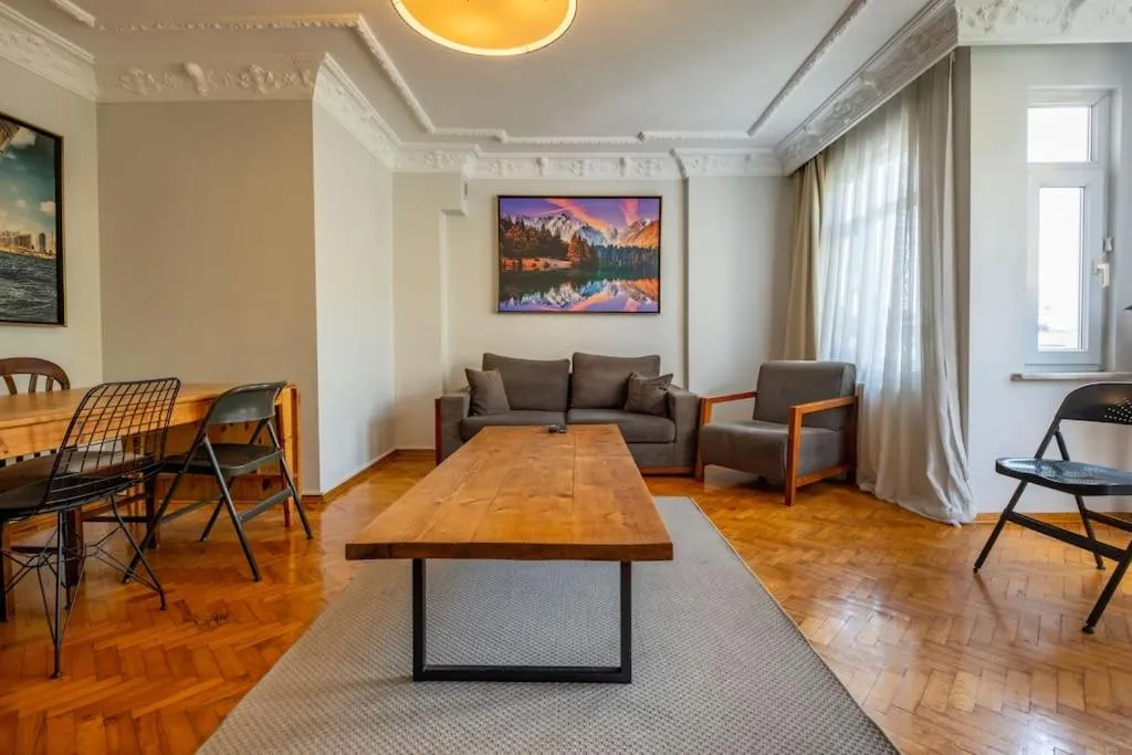 Image 2 of Central 3-Bedroom Flat