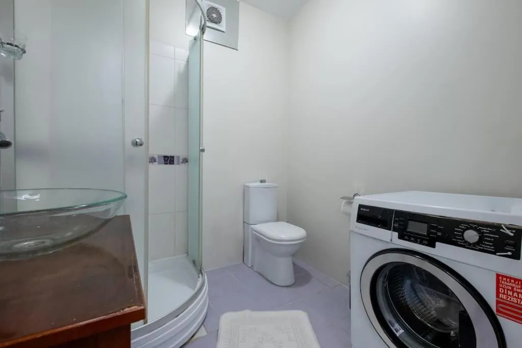 Image 5 of Central 3-Bedroom Flat