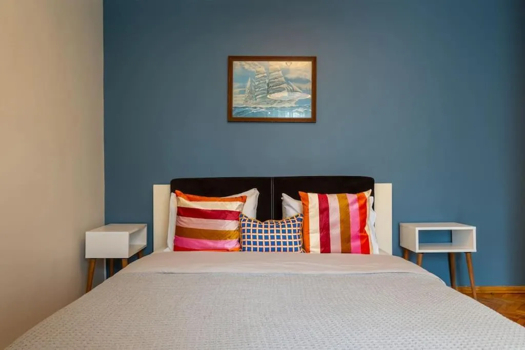 Image 6 of Central 3-Bedroom Flat