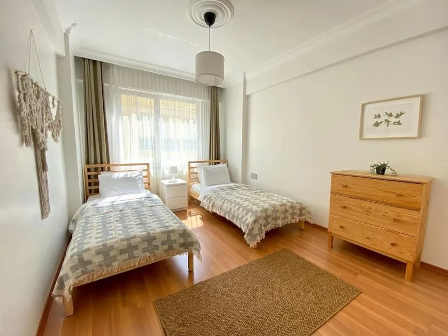 Image 1 of Central Location 3 Bedroom Flat – No6