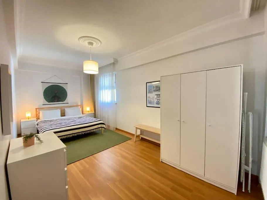Image 3 of Central Location 3 Bedroom Flat – No6