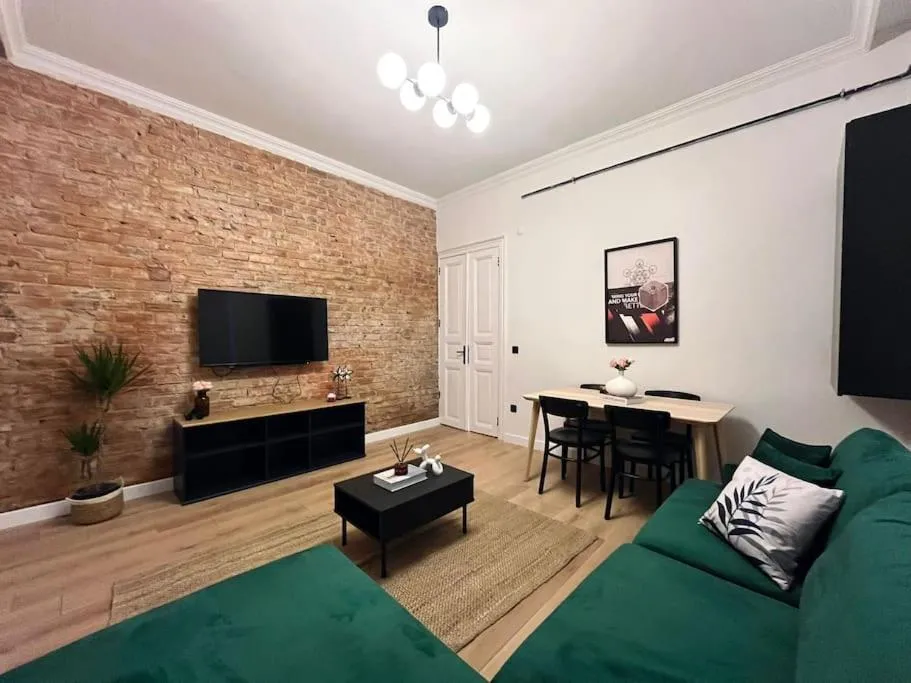 Image of Charming 2BR AC in Center