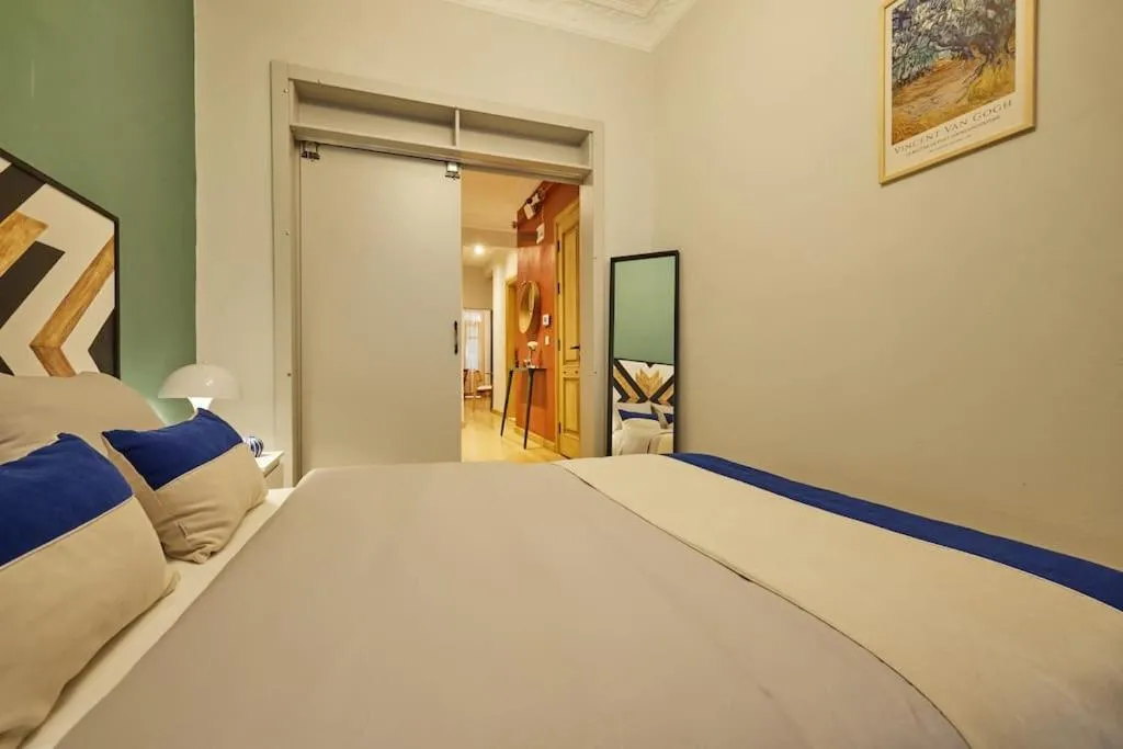 Image 3 of Charming Apt 2 min to Metro