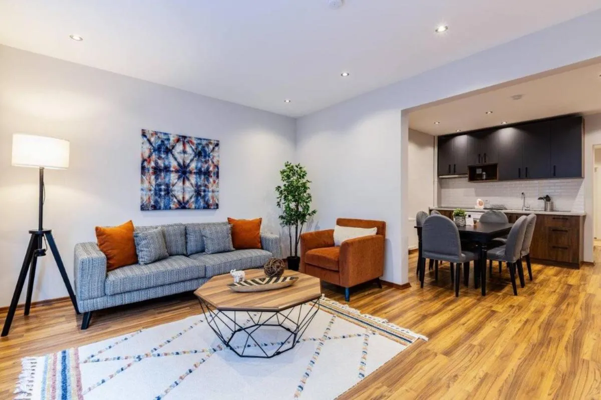 Image 4 of Charming Bright 4bd2bath Balcony Central Pad #368